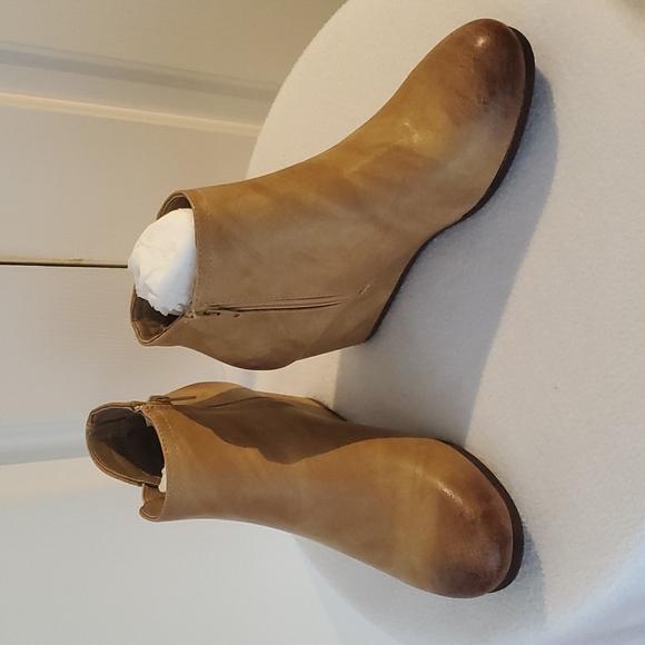 NWT TWO COLORED BOOTIES - Picture 13 of 13